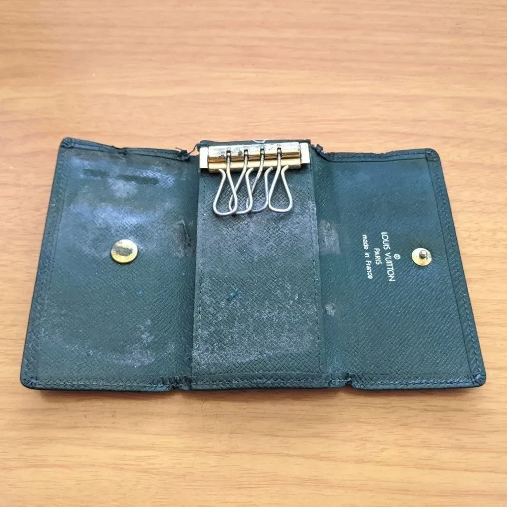 Louis Vuitton Taiga Key Holder/Wallet #717***